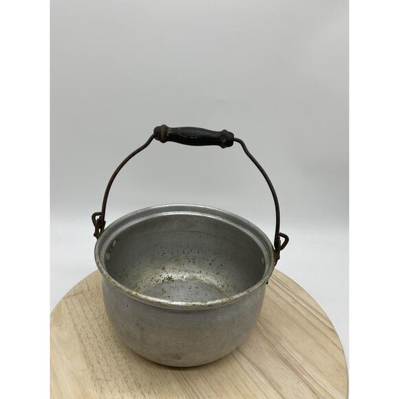 Vintage Aluminum Campfire Pot Kettle Bail Handle Rustic Primitive Cookware - Picture 3 of 9